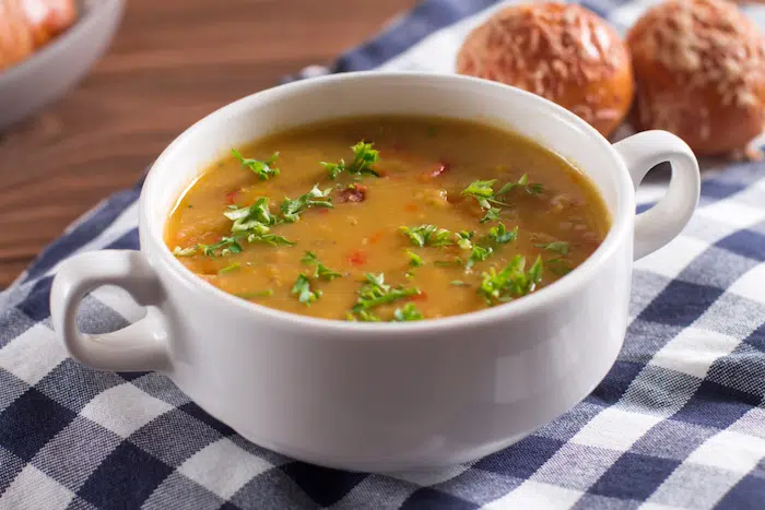 SOPA DE FEIJÃO COM CHARQUE 