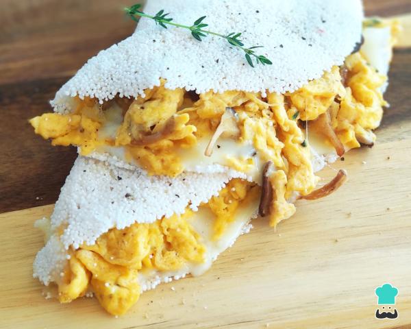TAPIOCA  DE FRANGO COM OVOS 