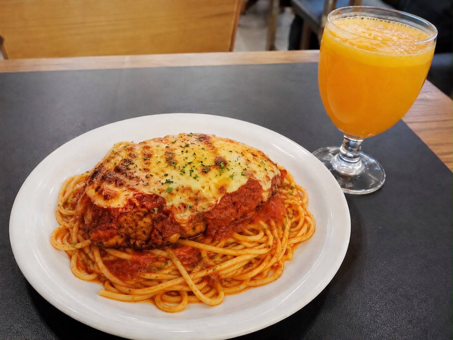 ESPECIAL DA SEMANA: PARMEGIANA DE FRANGO + SUCO NATURAL GRÁTIS