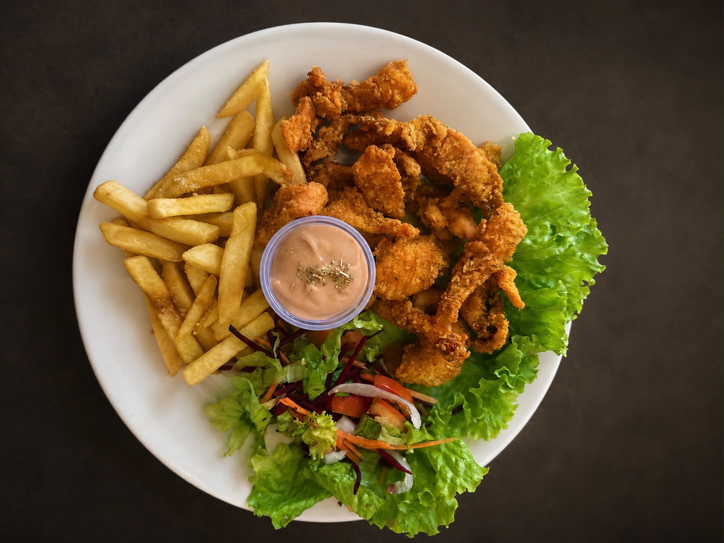 ISCAS DE FRANGO COM FRITAS